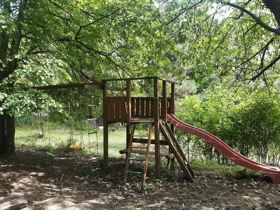 Jurta Az Erdo Mellett Dezsaval-Keresz-Tanya Hotell Pilisszentkereszt Exteriör bild